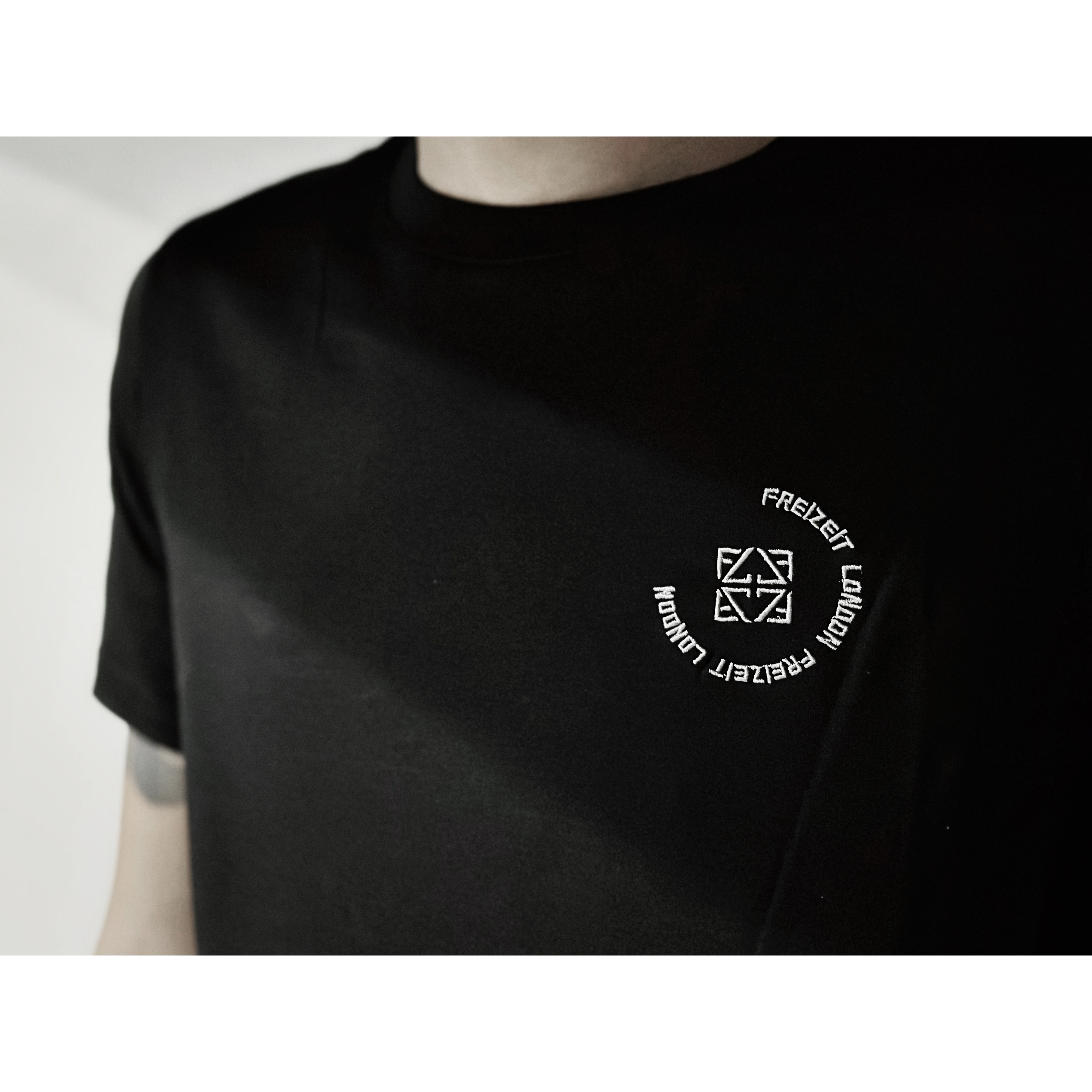 FREIZEIT · 費瑞特 · 背殺反光LOGO短袖(黑) | AIMILU 愛麋鹿歐美精品