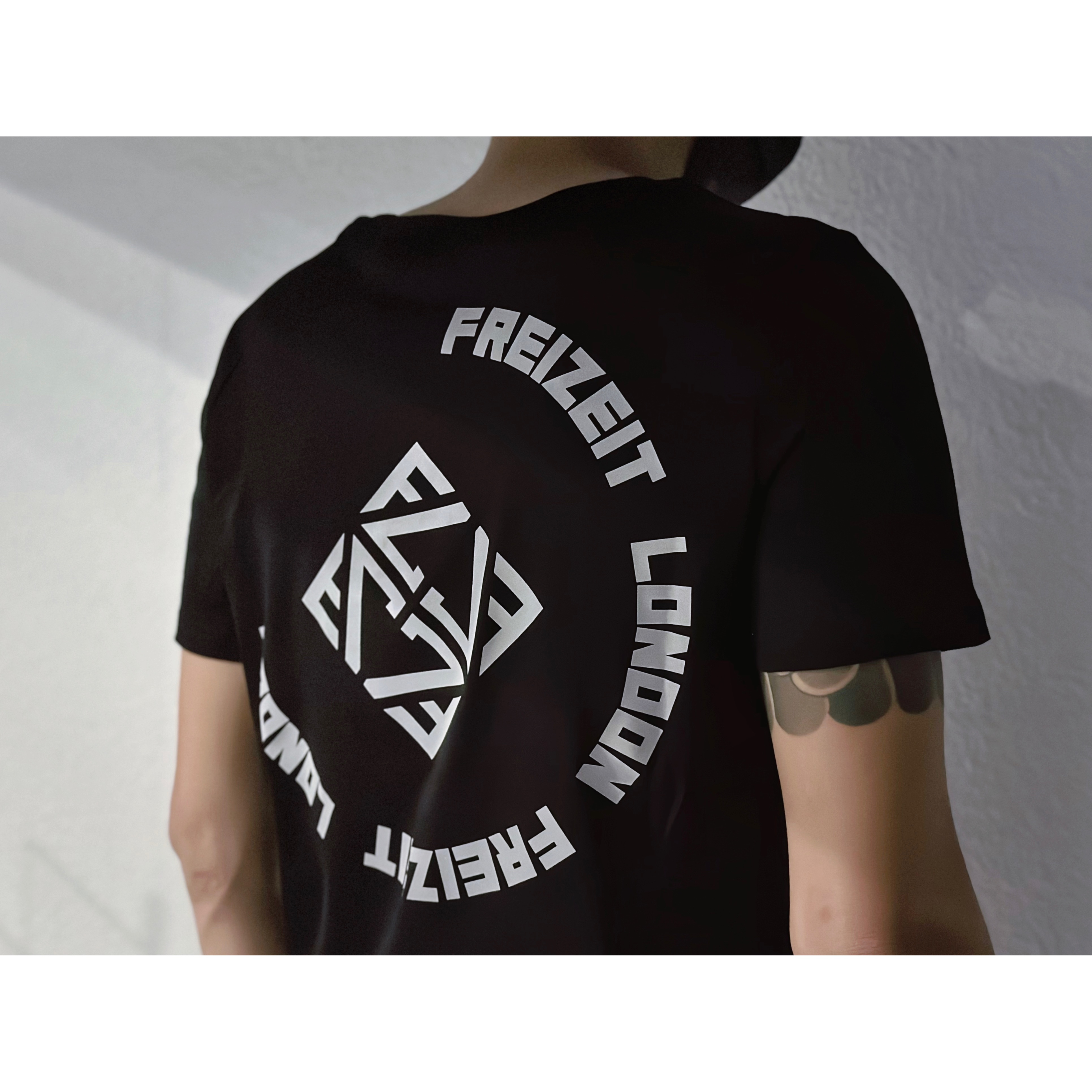 FREIZEIT · 費瑞特 · 背殺反光LOGO短袖(黑) | AIMILU 愛麋鹿歐美精品